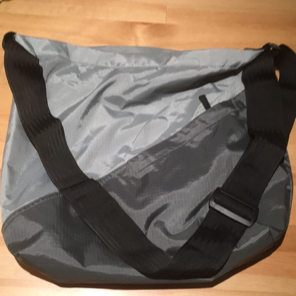 Flip & Tumble Messenger bag